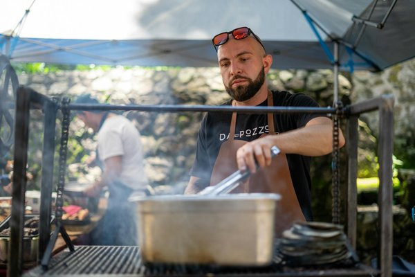 Emballages en verre cylindriques : pourquoi choisir pour le miel