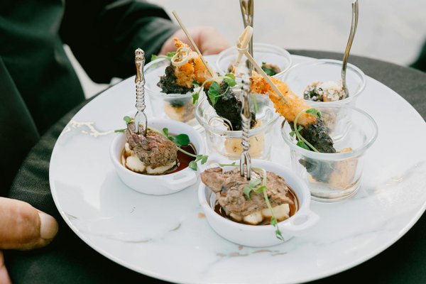 Savourez notre clafoutis aux cerises : une douceur irrésistible à la pâte onctueuse et subtilement sucrée !